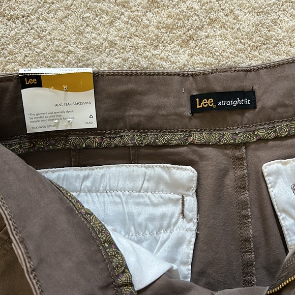 Lee Straight Fit Bermuda Shorts Tan/Brown Size 6 NWT - Picture 4 of 8